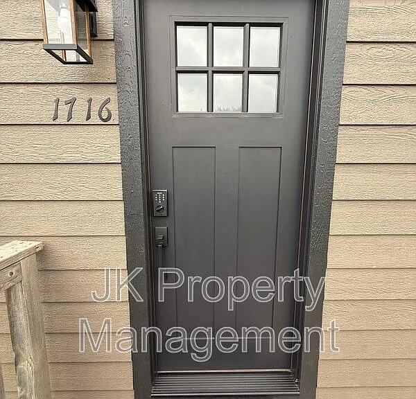 1716 6th St NW #1 — Photo 3