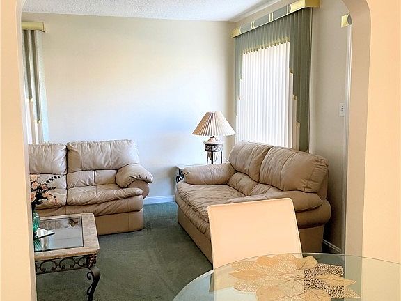 5th image of 570 Darlington Dr