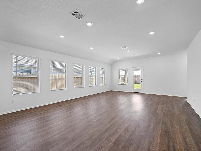 5010 Lavaridge Dr — Photo 8