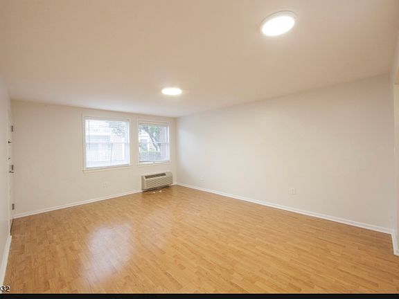 3rd image of 50 Pine St APT 315