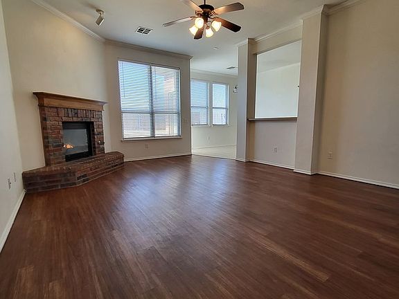 3rd image of 524 Lone Oak Dr
