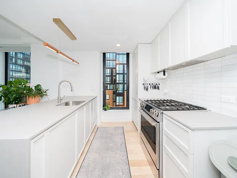 111 Montgomery St #11F — Photo 4