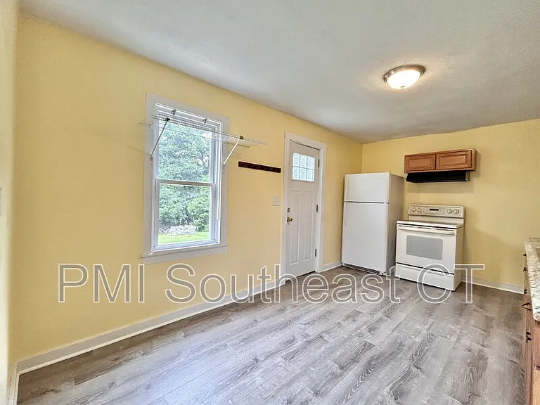 60 Hawthorne Dr — Photo 6