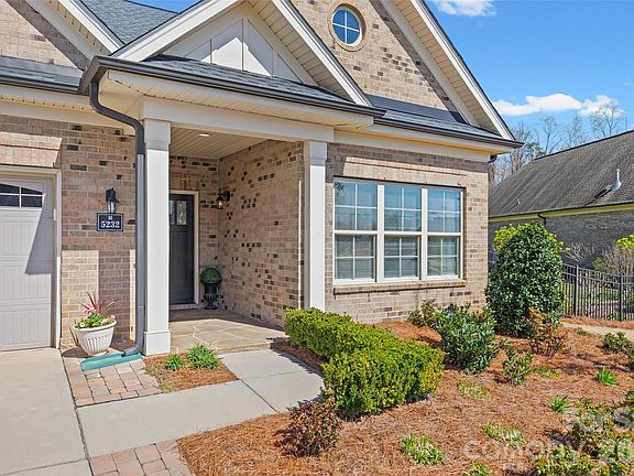 3rd image of 5232 Courtyard Ln