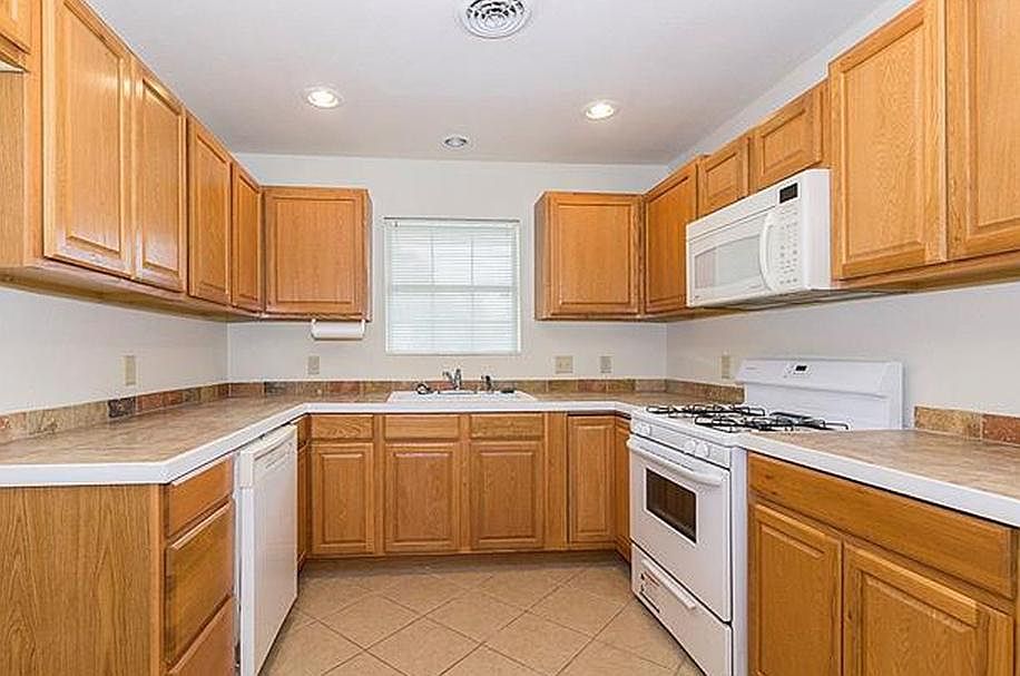 2nd image of 1104 W Atlanta Ct