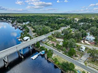 1004 Riverside Dr SE, Steinhatchee, FL 32359