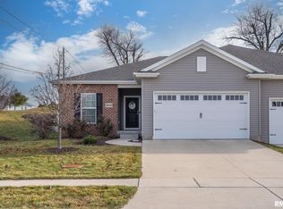 5669 E Creekside Ln, Bettendorf, IA 52722