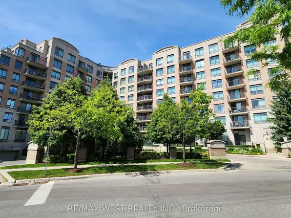 16 Dallimore Cir #403, Toronto, ON M3C 4C4