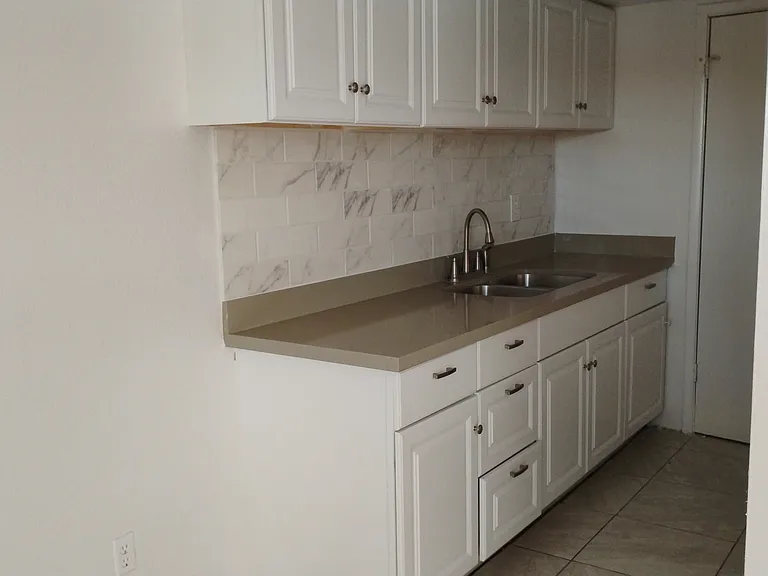 N 54th Ln — Photo 3