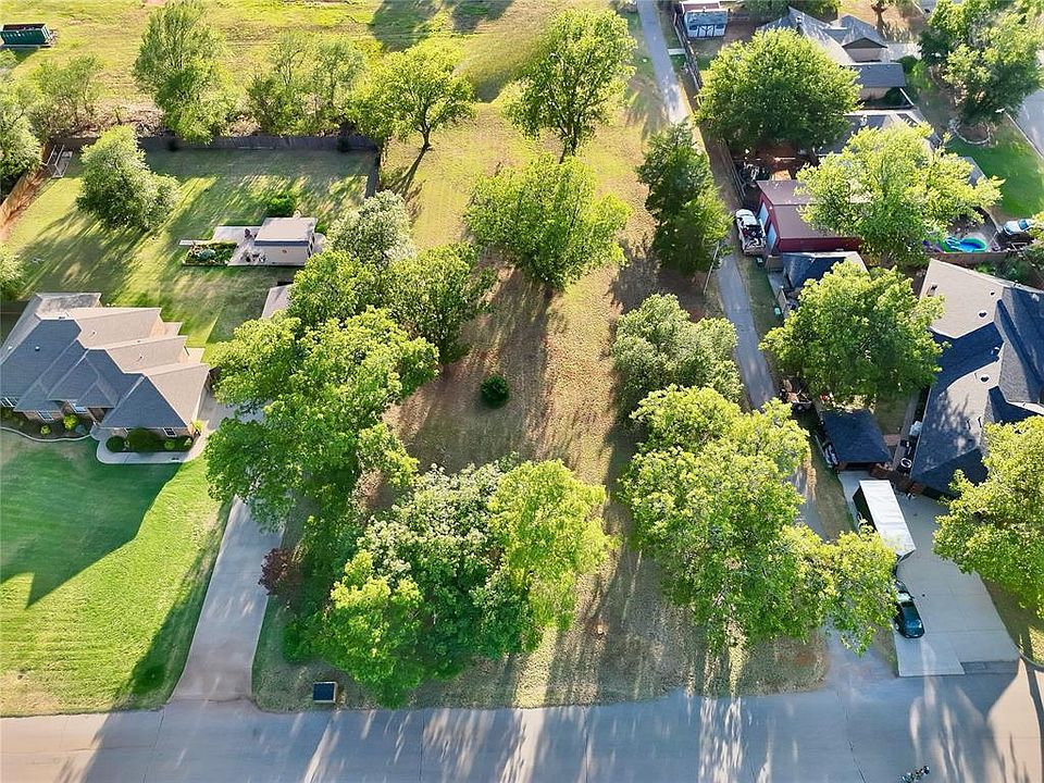 2nd image of 715 Bowman Ave Lot 1