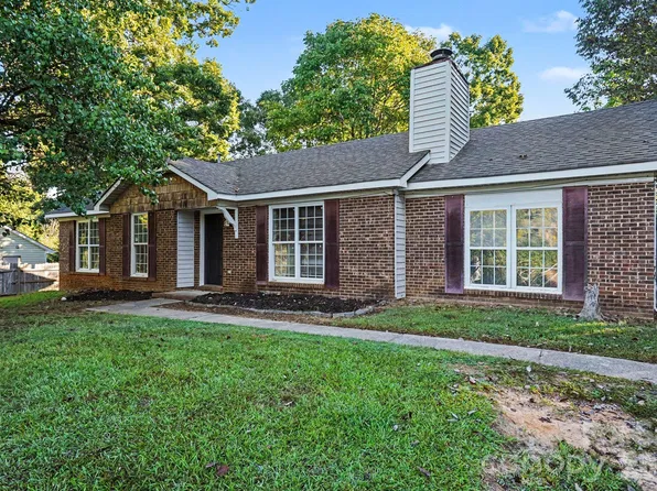 6411 Rocklake Dr, Charlotte, NC 28214