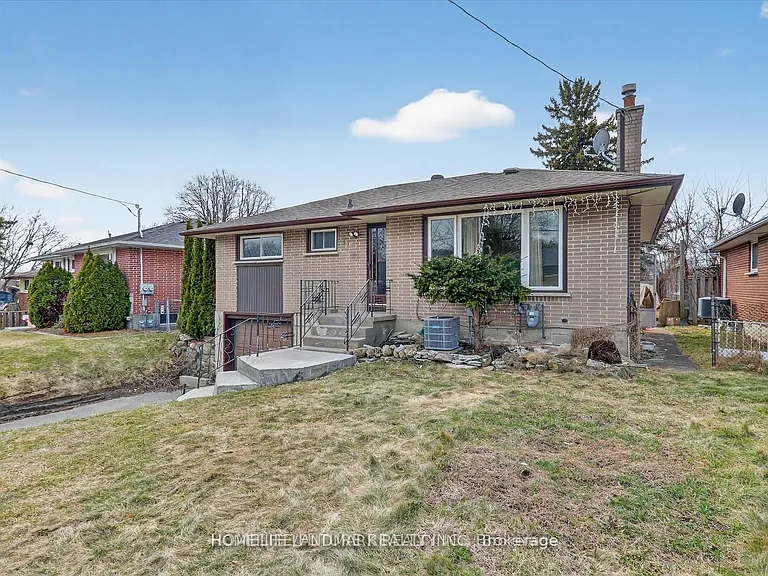 146 Oriole St — Photo 2