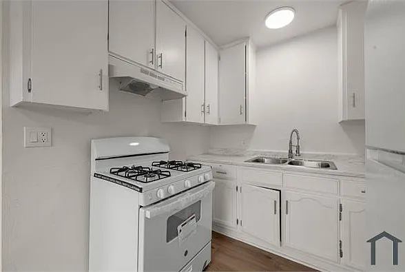 2 bed, 850 sqft, $2,887 — Photo 4