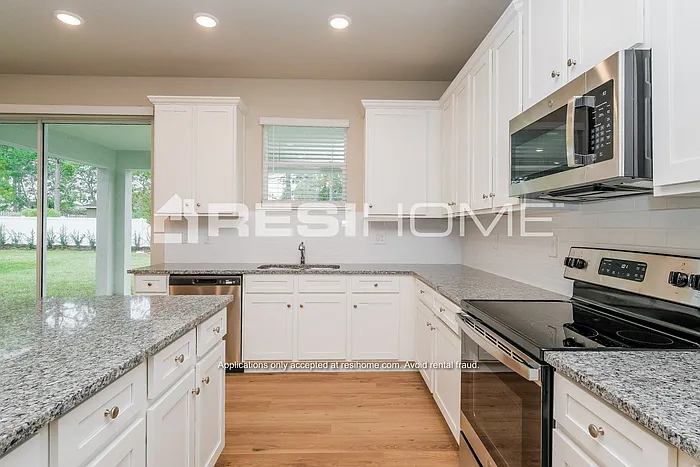 1702 Diane St — Photo 4