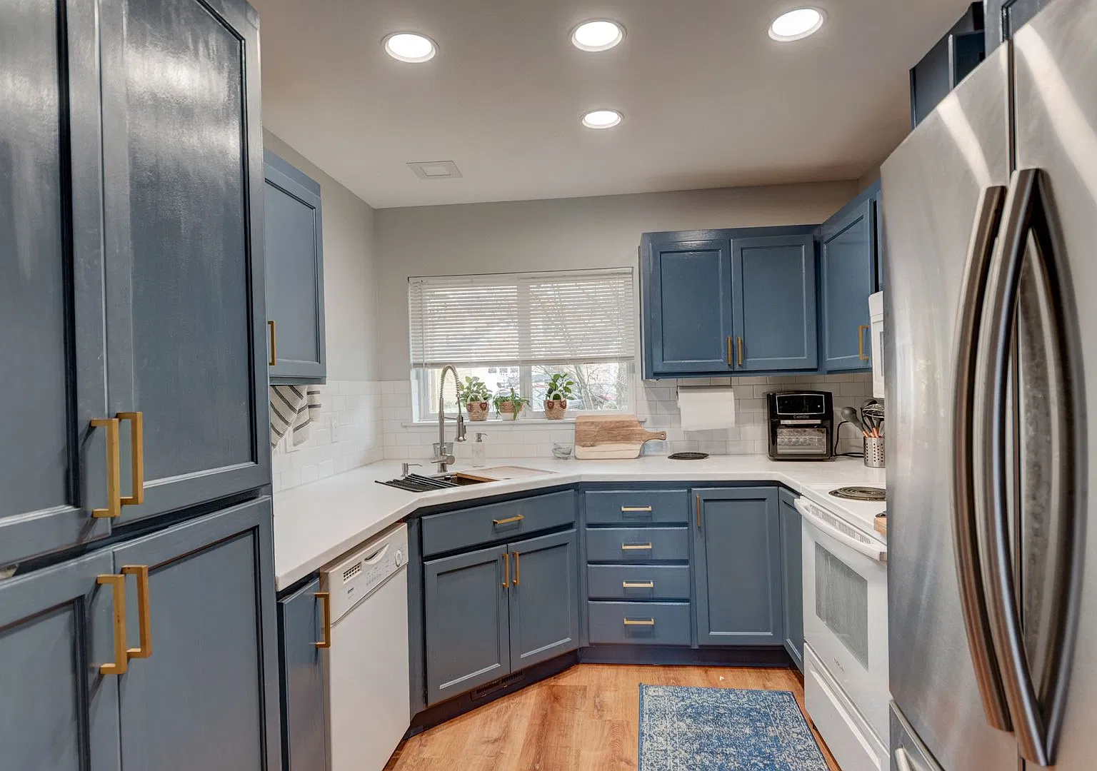 3 Bedroom 3 Bath Townhouse — Photo 2