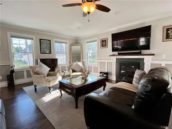 24 1/2 Stockholm St, Newport, RI 02840