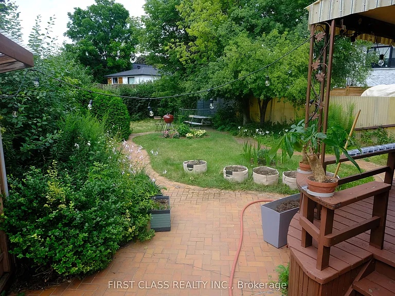 64 Grove Park Cres — Photo 14