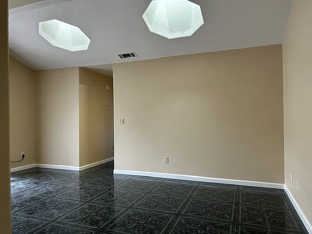 3 bed, 1200 sqft, $2,350 — Photo 3