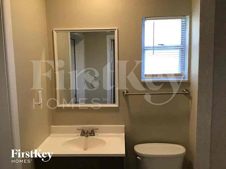 613 Brittany Ct — Photo 16