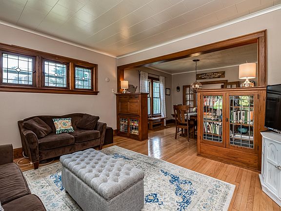 437 West Foster Street-7