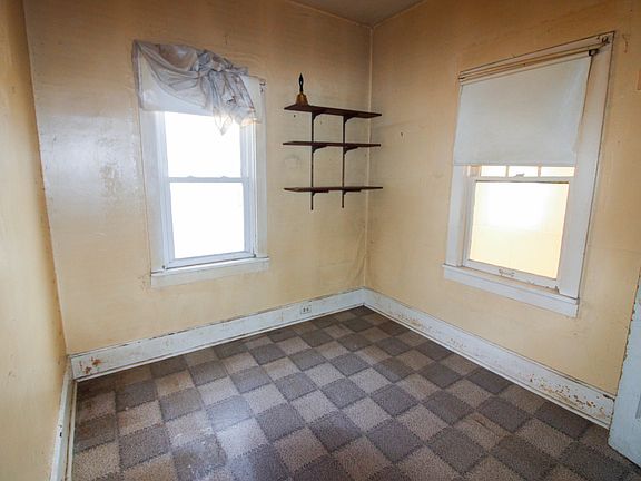 5th image of 720 W Superior St