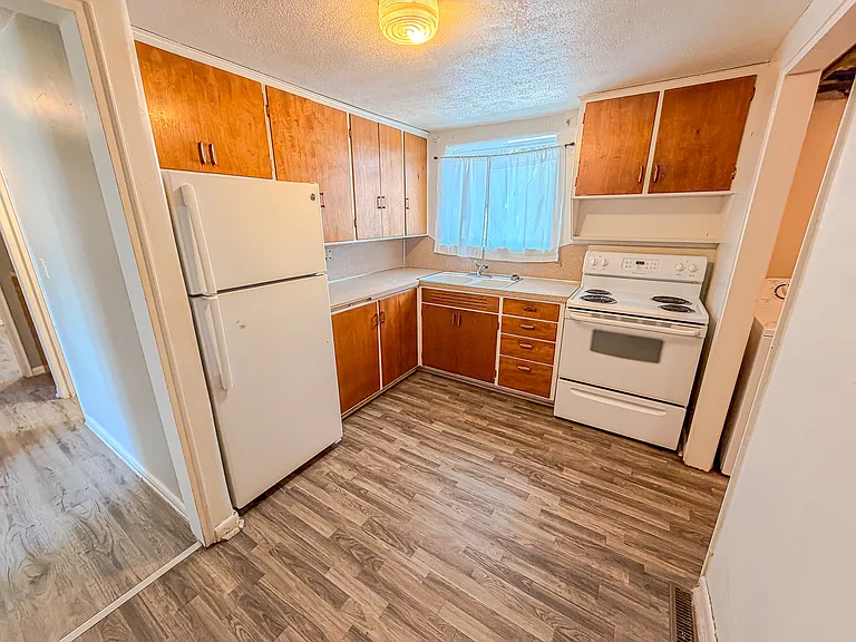 1915 Hugur Ave — Photo 3