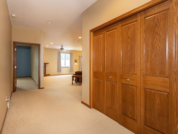 5th image of 520 19th Ave W Unit B