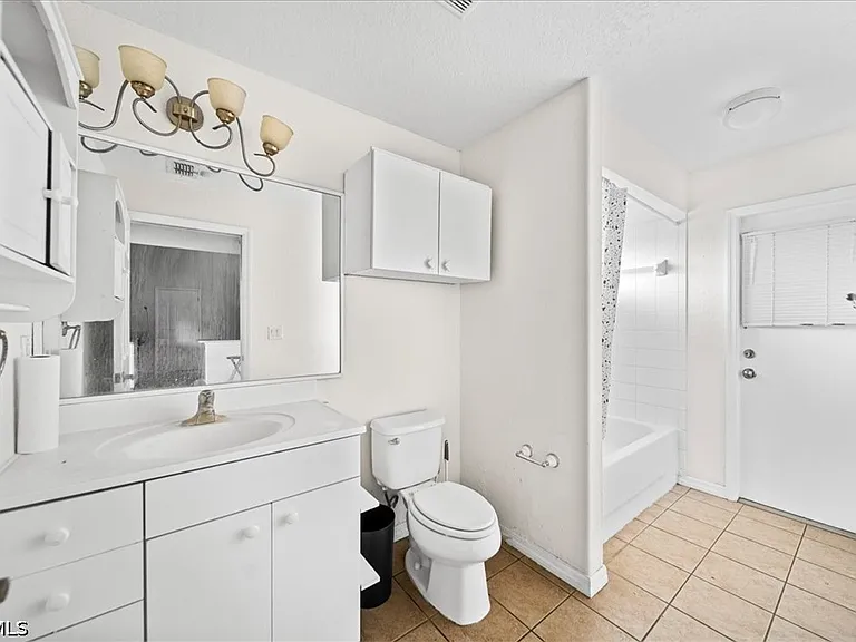 1019 Angelo Ave — Photo 8