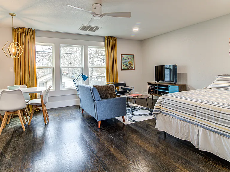 5411 Avenue H #B — Photo 6