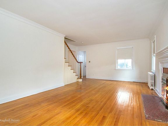 4th image of 524 Walton Ct