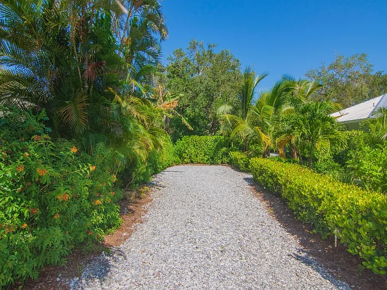 3902 Sabal Palm Dr — Photo 26