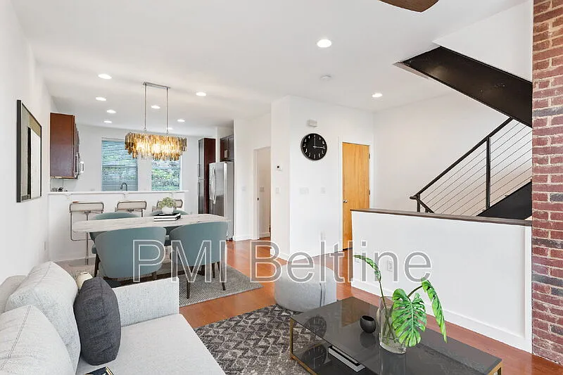 988 Dekalb Ave NE