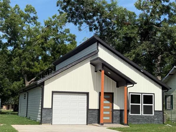1313 S Walnut St, Sherman, TX 75090