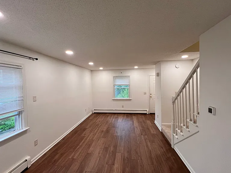 24 Chalmers St #24 — Photo 6
