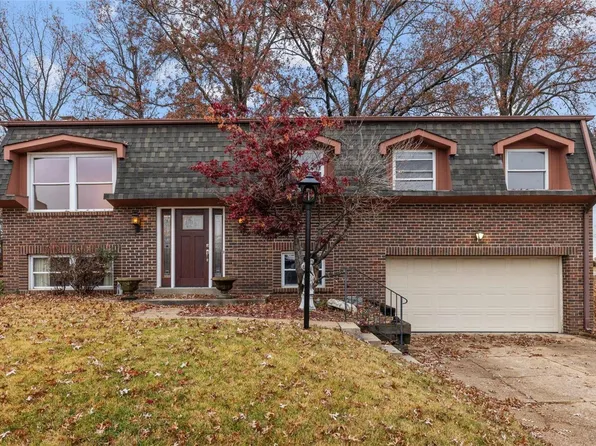 10221 Alpena Dr, Saint Louis, MO 63126