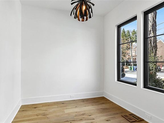 3rd image of 2985 Lookout Pl NE