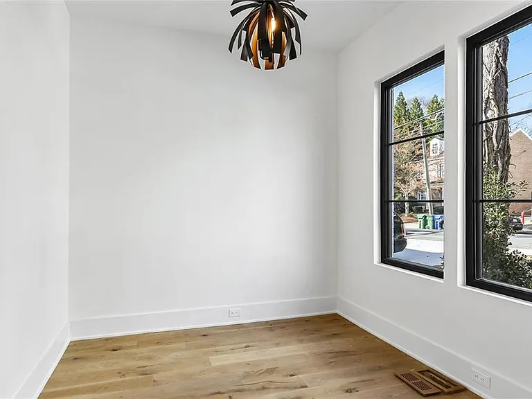 2985 Lookout Pl NE — Photo 3