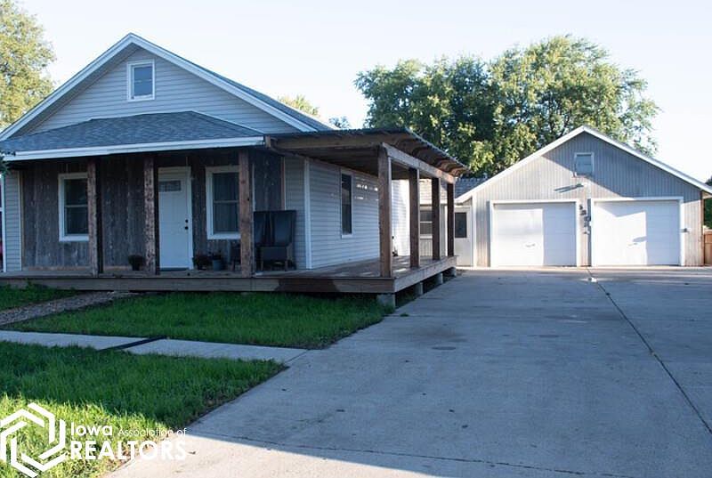 1st image of 530 E 4th St