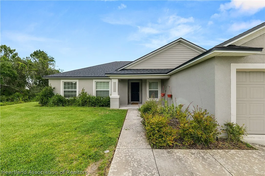 3 bed, 2.0 bath, 1789 sqft, $2,300 — Photo 4