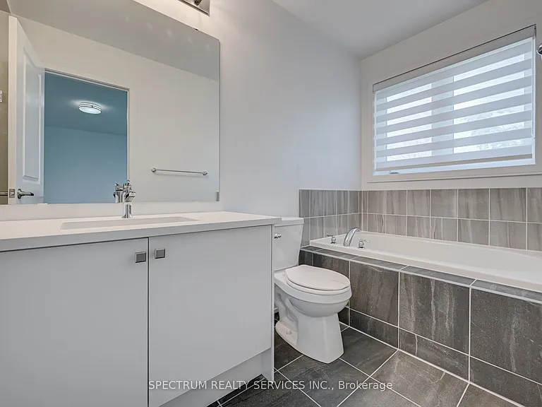 146 Blue Forest Cres — Photo 34