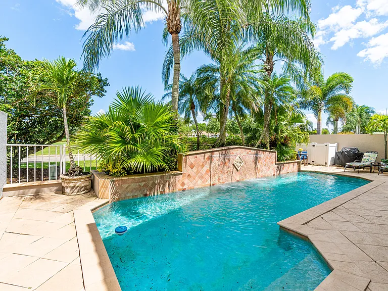 16850 Colchester Ct — Photo 5