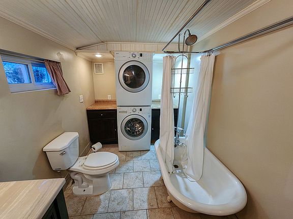 5th image of 829 Humboldt St APT 1