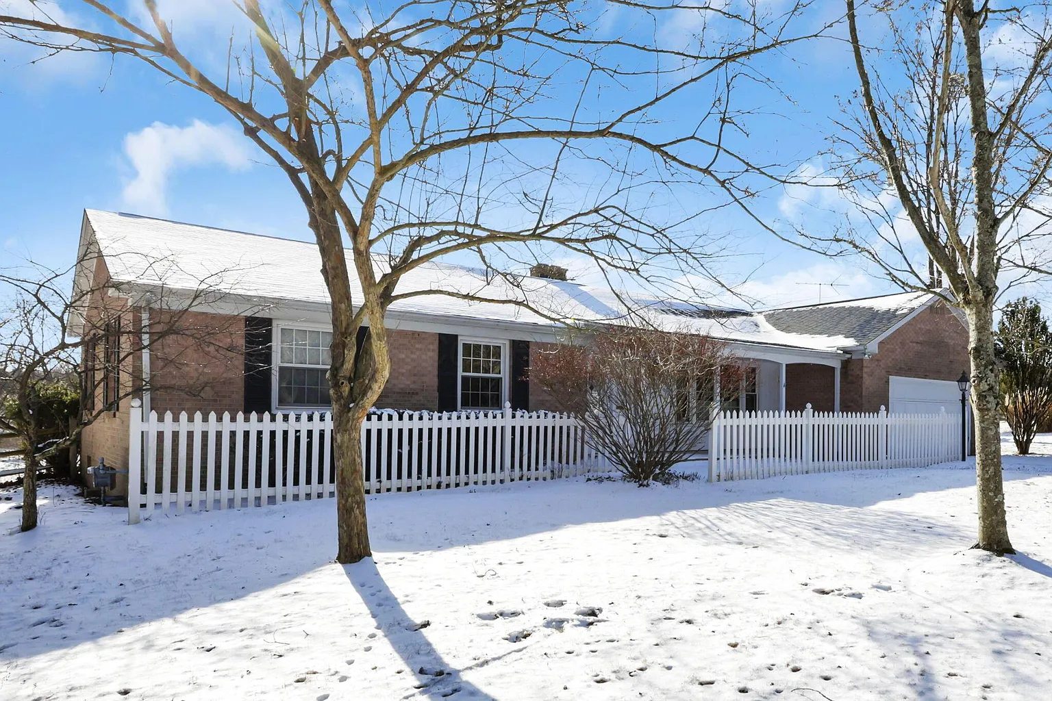 245 Rainbow Dr NE photo 1