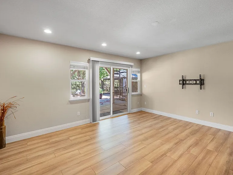 4011 Prairie Falcon Dr — Photo 35