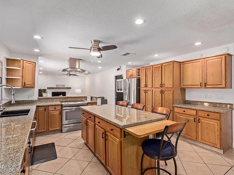 1347 W Lobo Ave — Photo 11