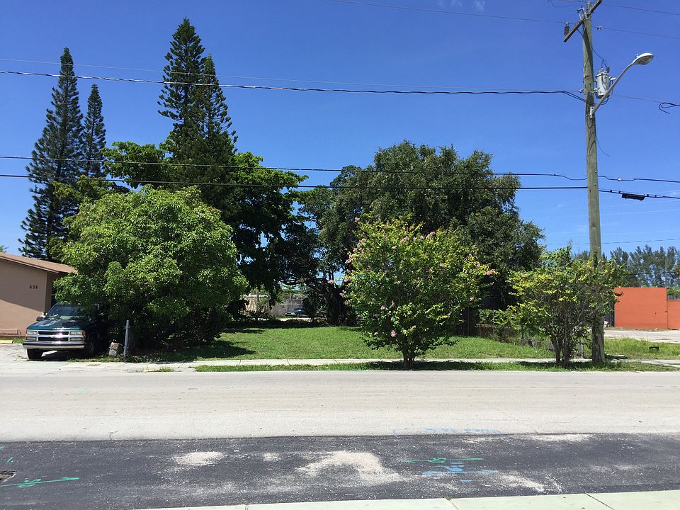 1st image of 21 Palm Trace Landings Dr