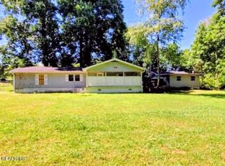 4563 Cherokee Dr, Strawberry Plains, TN 37871