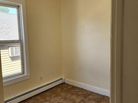5th image of 239 Magnolia Ave