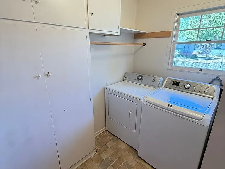 550 Carlson Dr — Photo 12