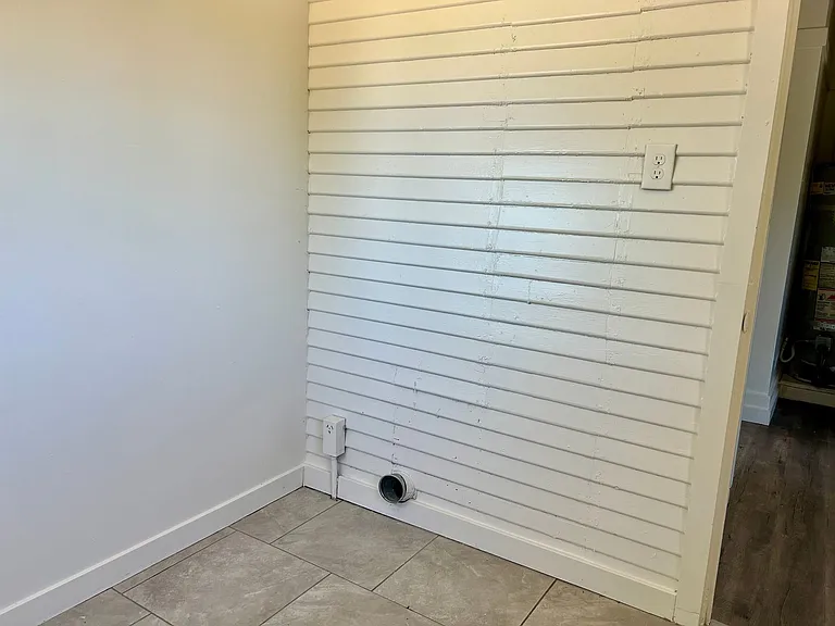 1321 N Calaveras St — Photo 16